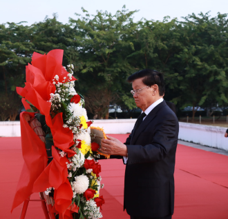 Party, State Leaders Lay Wreaths and Floral Baskets to Celebrate the 49th Anniversary of the Lao PDR